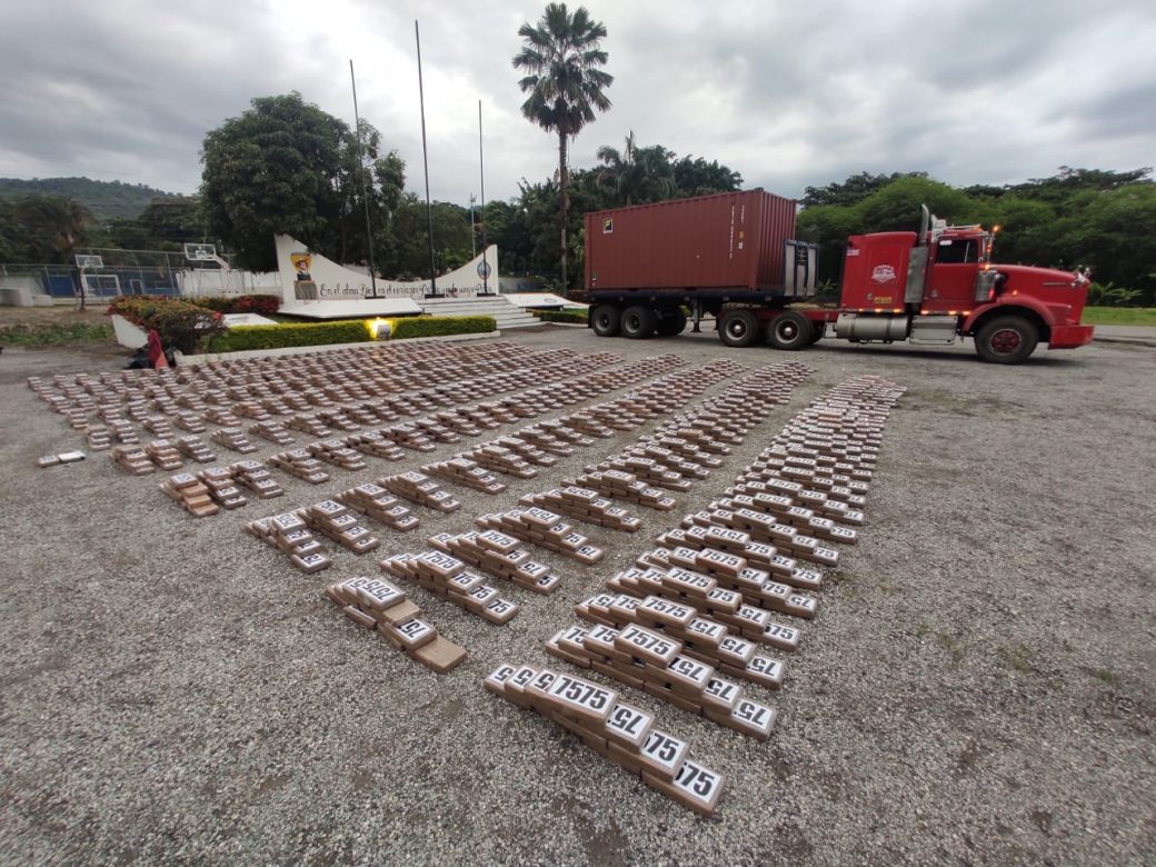 Decomisan tres toneladas de droga en Guayaquil – La Nación